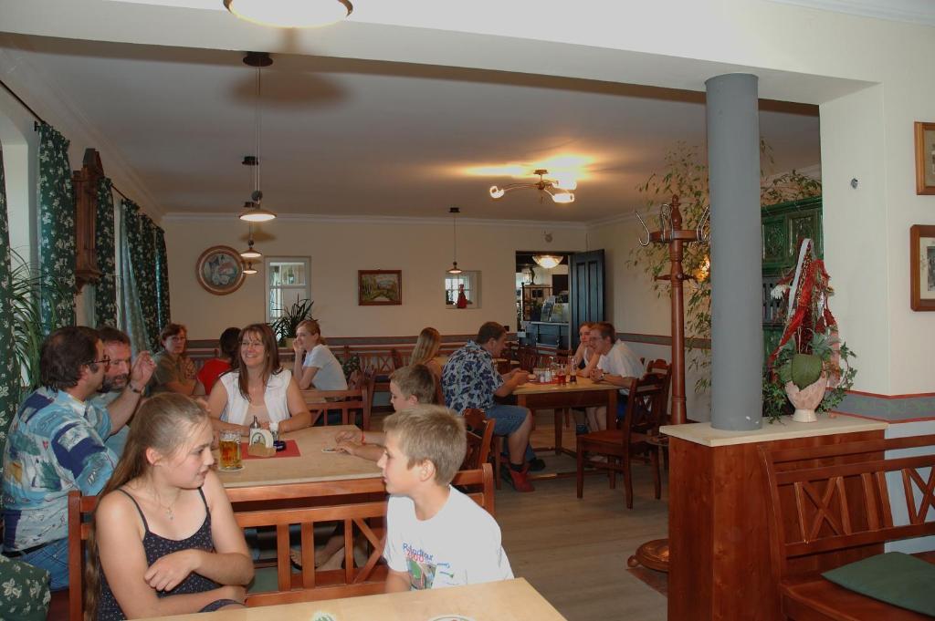 Hotel Zur Schonen Aussicht Feldkirchen-Westerham Ngoại thất bức ảnh